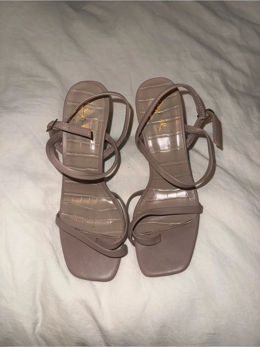 Qupid Mauve Strappy Square-Toe Heeled Sandals - size 6.5